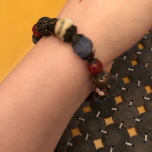 Accessorize 💙 Beaded Bracelet - Picture 3 of 8